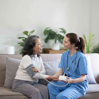 What is the Difference Between a Visiting Nurse and an In-Home Caregiver?